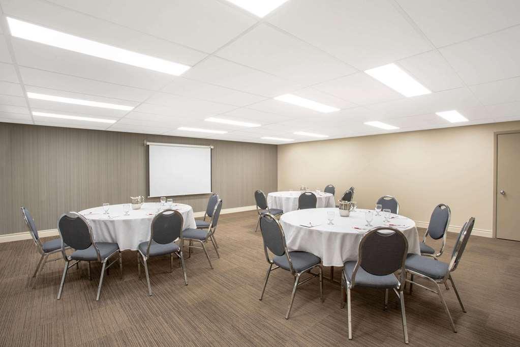 Quality Inn & Conference Centre Kingston Central Instalações foto