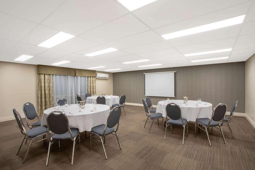 Quality Inn & Conference Centre Kingston Central Instalações foto