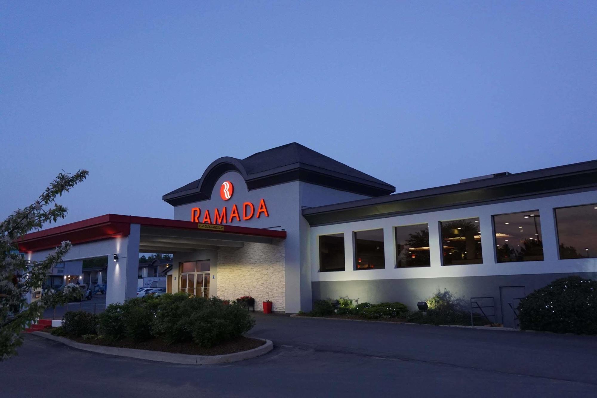 Quality Inn & Conference Centre Kingston Central Exterior foto